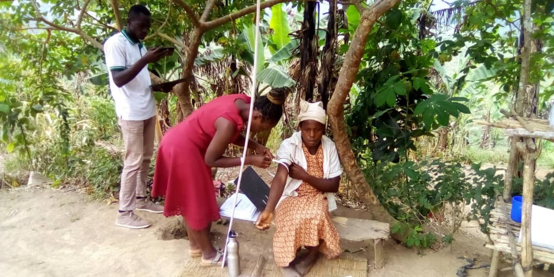 b2ap3_large_Phot-8-Assessing-for-nutrition-status-during-Batwa-HH-Survey